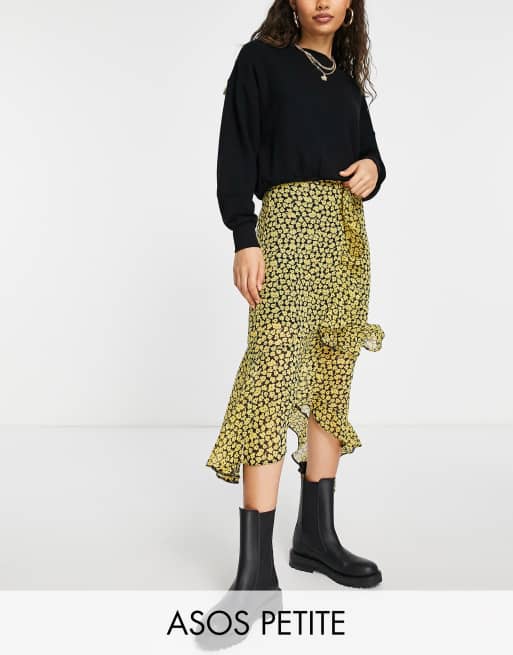 ASOS DESIGN Petite - Gonna midi con volant con stampa a fiori color ocra 
