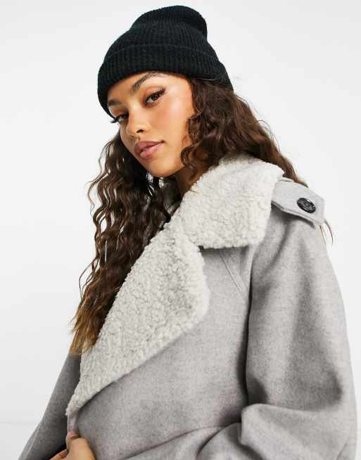 ASOS DESIGN Petite - Grå frakke i imiteret lammeskind med krave og bælte, 3 af 4
