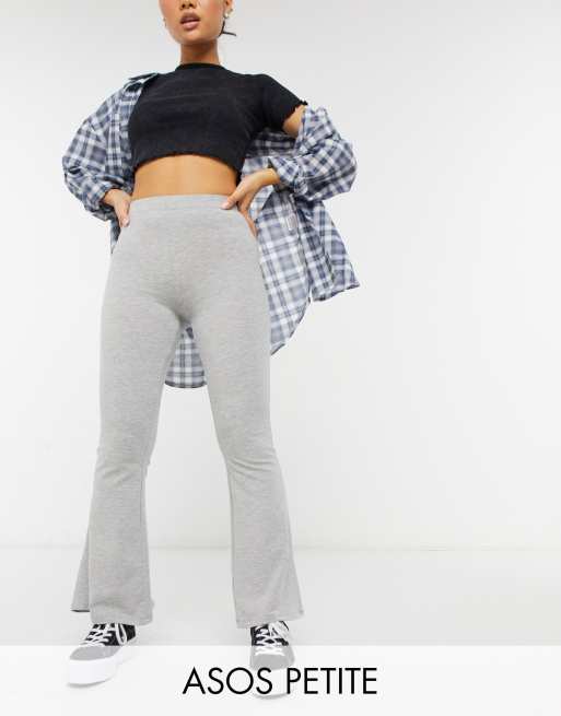 ASOS DESIGN Petite – Gråmelerade ribbade byxor med utsvängd design