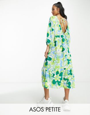 ASOS DESIGN Petite - Hänger-Midikleid zum Reinschlüpfen in Grün mit Blumenmuster-Bunt