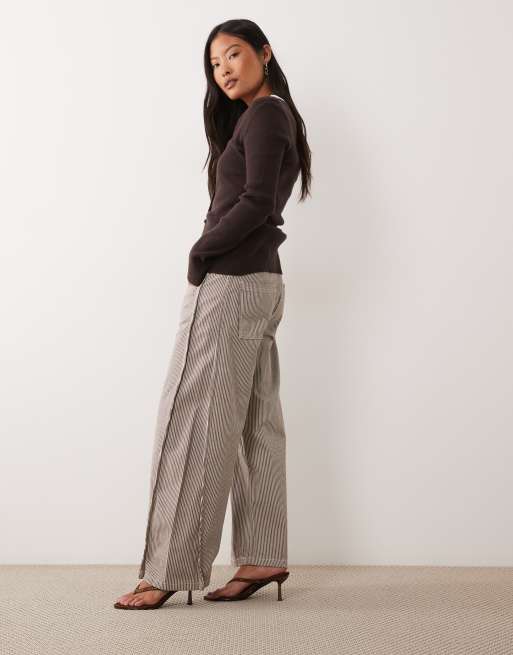 ASOS DESIGN Petite hästskobyxor med midjedetalj i brun rand, 2 av 5