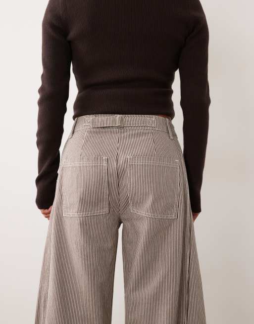 ASOS DESIGN Petite hästskobyxor med midjedetalj i brun rand, 4 av 5