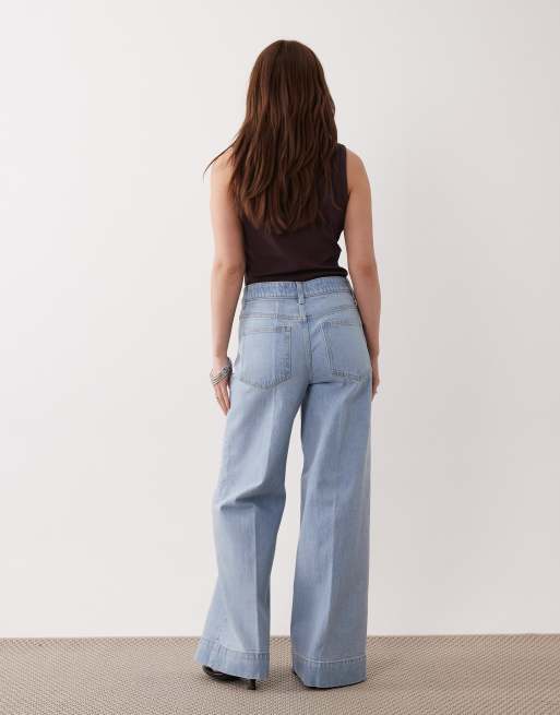 ASOS DESIGN Petite high waist wide leg jeans with front pockets in lightwash, 2 of 5
