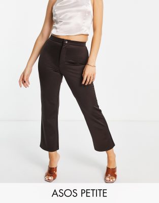 ASOS DESIGN Petite - Hochglanzhose in Schokoladenbraun mit schmalem Bein