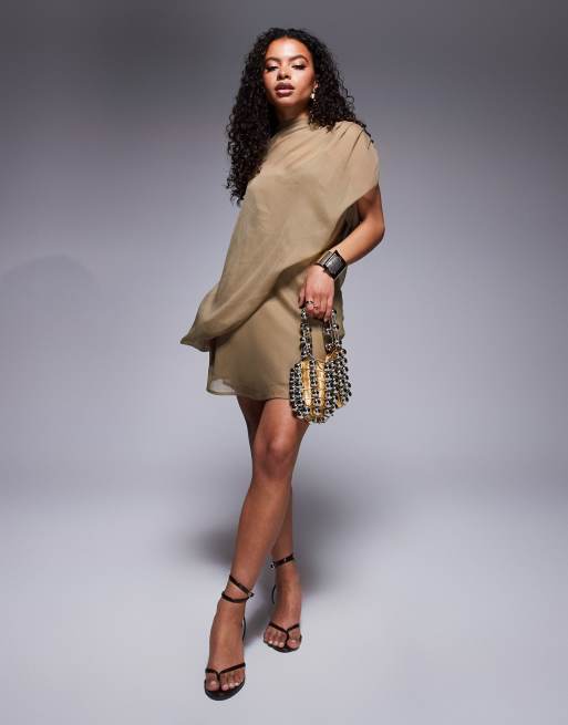 ASOS DESIGN Petite - Hoogsluitende, gedrapeerde, asymmetrische mini jurk met uitsnijding in taupe, 2 van 4