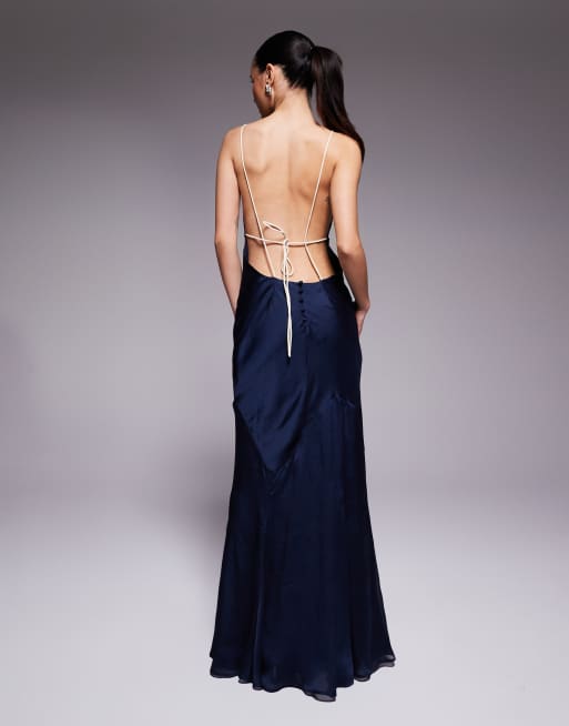 ASOS DESIGN Petite - Hoogsluitende maxi jurk van schuin gesneden satijn met fishtail in marineblauw, 2 van 4