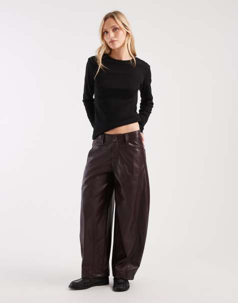 ASOS DESIGN Petite – Hose aus Kunstleder in Pflaume mit abgerundetem Beinschnitt und Ziernaht - view 1