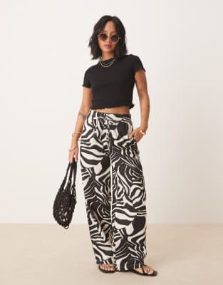 ASOS DESIGN Petite - Hose in Leinenoptik mit geteiltem Zebramuster und elastischem Bund-Bunt