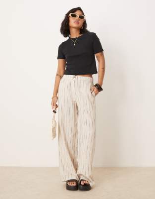 ASOS DESIGN Petite - Hose in Natur mit lockerem, geradem Schnitt, Leinenanteil und welligem Streifenmuster-Bunt
