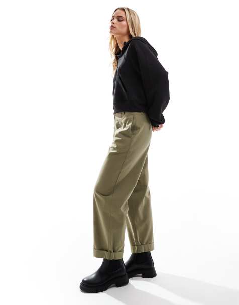 ASOS DESIGN Petite – Hose in Olivgrün mit schmal zulaufendem Beinschnitt und umgeschlagenem Saum - view 1