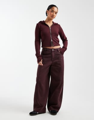 ASOS DESIGN Petite - Hose in verwaschener Optik in Pflaume mit abgerundetem Beinschnitt-Bunt