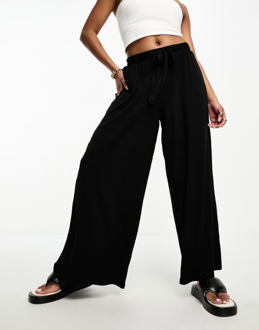 ASOS DESIGN Petite – Hosenrock in Schwarz mit weitem Bein und Bindegürtel, 2 von 4