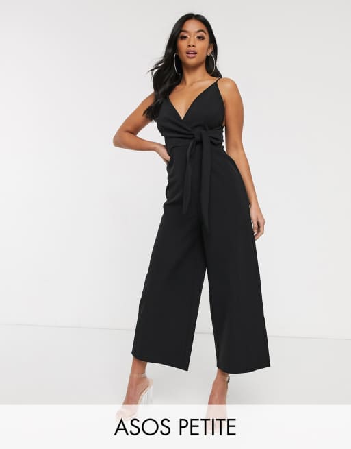 ASOS DESIGN Petite HosenrockJumpsuit mit Trägern und Knotendetail