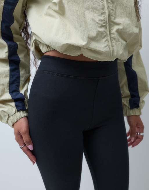 ASOS DESIGN Petite interlock-leggings i sort, 3 af 5