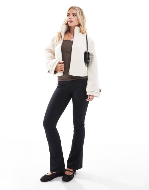 ASOS DESIGN Petite - Jakke i cremefarvet boucle med ståkrave, 3 af 4
