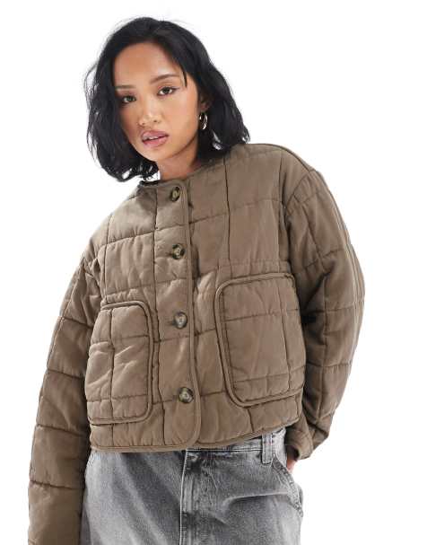 ASOS DESIGN Petite – Jasnobrązowa krótka kurtka pikowana bez kołnierza - view 1