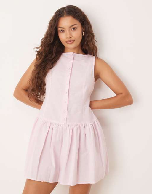 ASOS DESIGN Petite – Jasnoróżowa zapinana na guziki sukienka mini z prostym dekoltem i obniżonym stanem