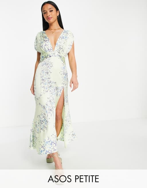 ASOS DESIGN Petite – Jasnozielona marszczona sukienka satynowa midi bez rękawów w kwiaty