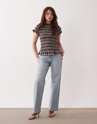 ASOS DESIGN Petite - Jean droit stretch confortable - Délavage clair-Bleu