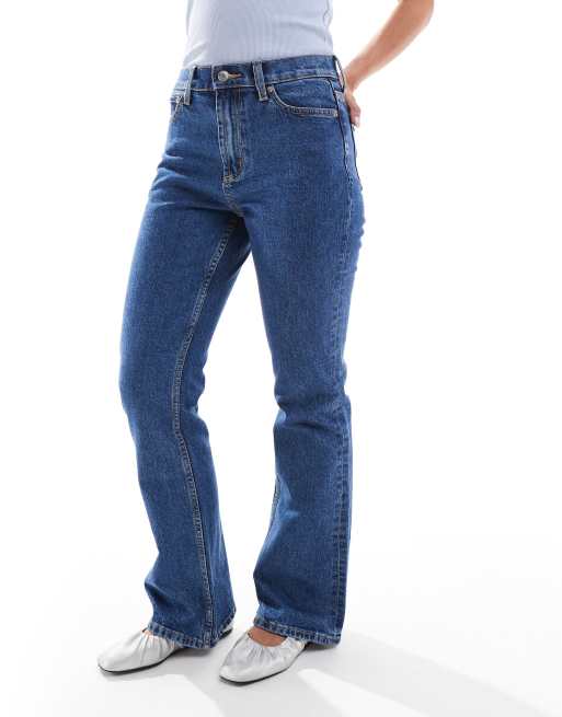 ASOS DESIGN Petite - Jeans a zampa blu medio a vita medio alta, 2 di 5