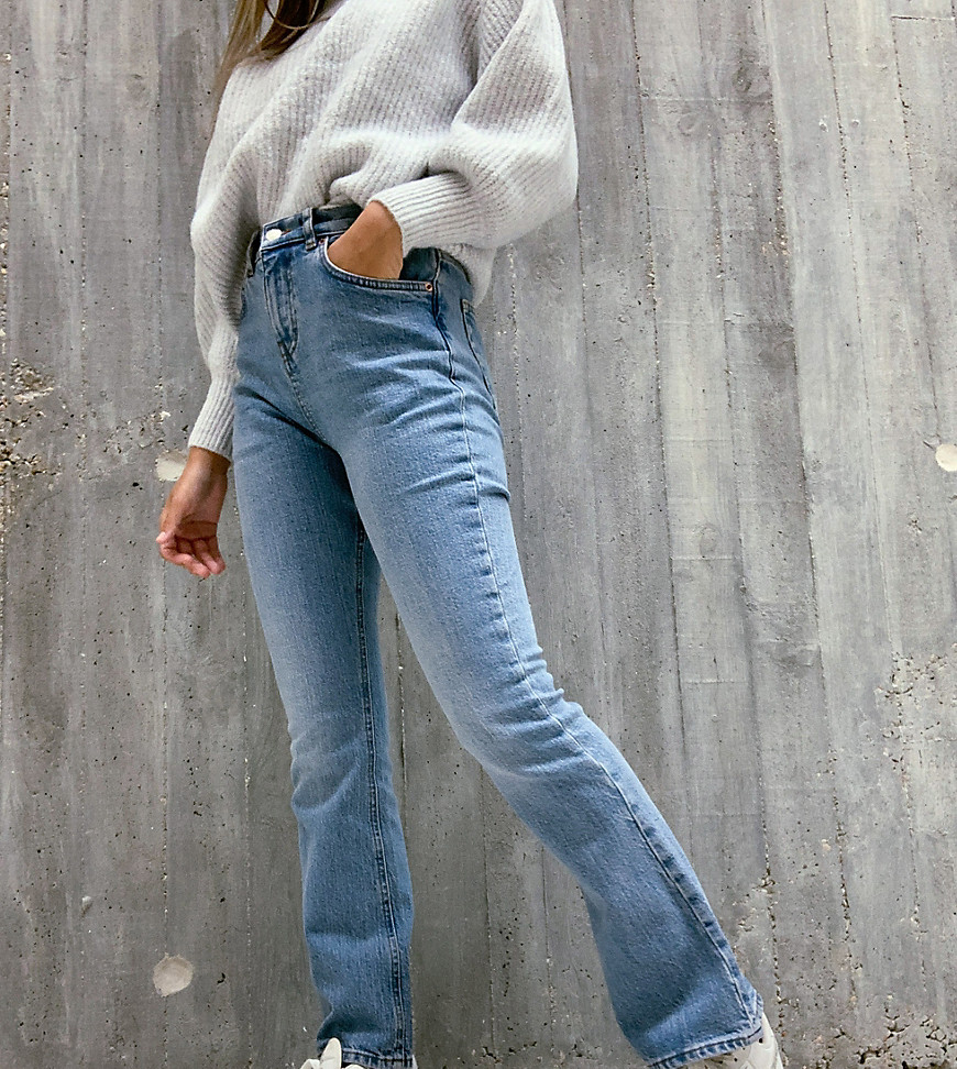 Jeans Blu donna ASOS DESIGN Petite - Jeans a zampa stretch anni'70 lavaggio medio-Blu
