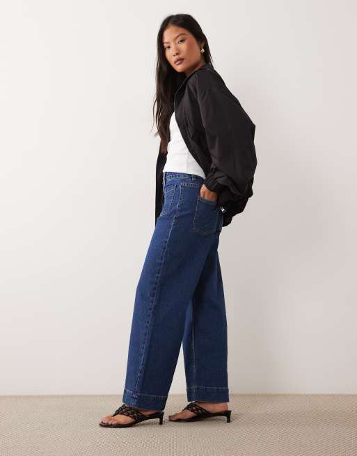 ASOS DESIGN Petite jeans med hög midja och vida ben med framfickor i mörkblå tvätt, 2 av 5