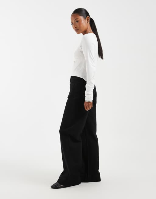 ASOS DESIGN Petite jeans med hög midja och vida ben med framfickor i svart, 2 av 5