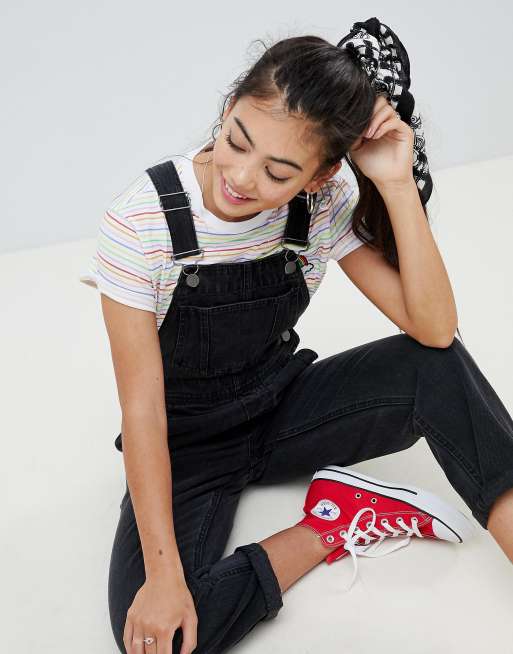 ASOS DESIGN Petite – Jeanslatzhose in verwaschenem Schwarz, 4 von 4