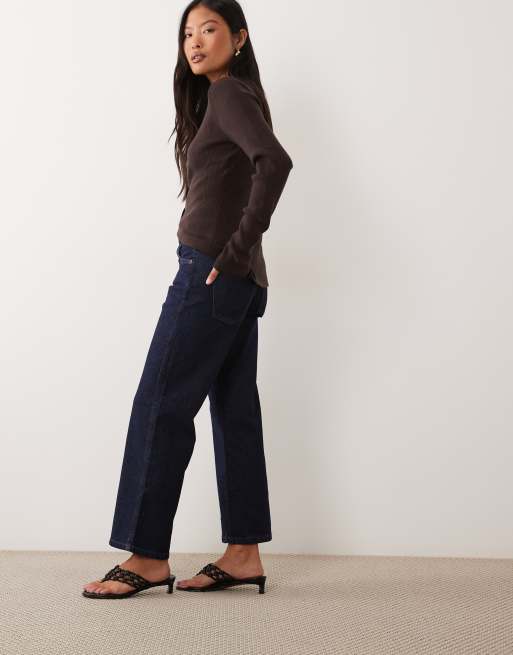 ASOS DESIGN Petite jeansy o prostych nogawkach comfort stretch w kolorze rinse, 2 z 5