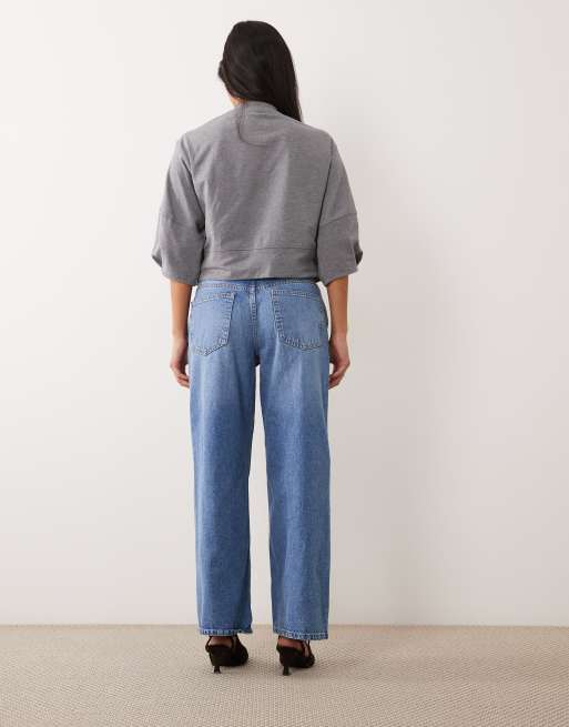 ASOS DESIGN Petite jeansy o prostych, szerokich nogawkach w średnim niebieskim odcieniu, 3 z 5