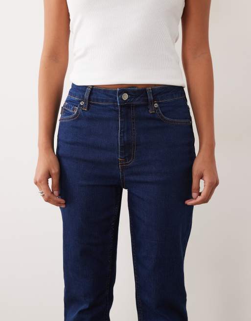 ASOS DESIGN Petite jeansy slim straight leg w ciemnoniebieskim odcieniu, 4 z 5
