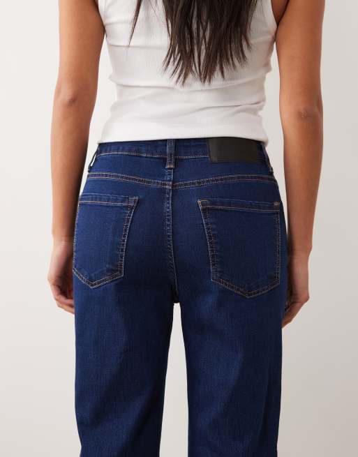 ASOS DESIGN Petite jeansy slim straight leg w ciemnoniebieskim odcieniu, 5 z 5
