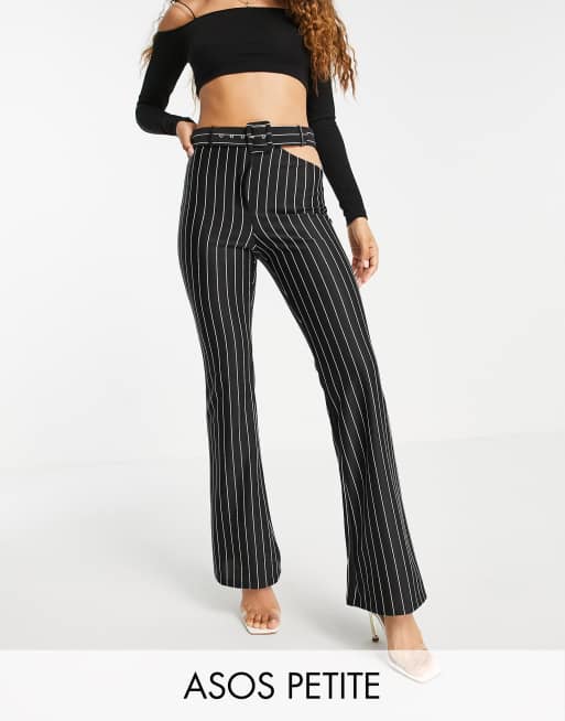 ASOS DESIGN Petite - Jersey flare-broek in jaren 00-stijl met uitsnijdingen en krijtstreep