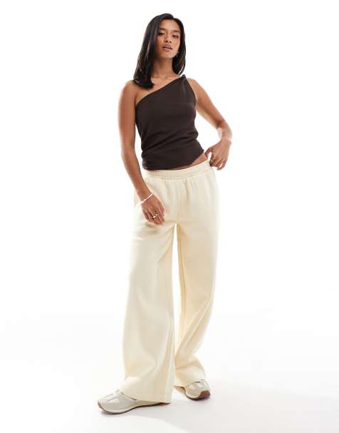ASOS DESIGN Petite - Joggers a fondo ampio color latticello con interno spazzolato - view 1