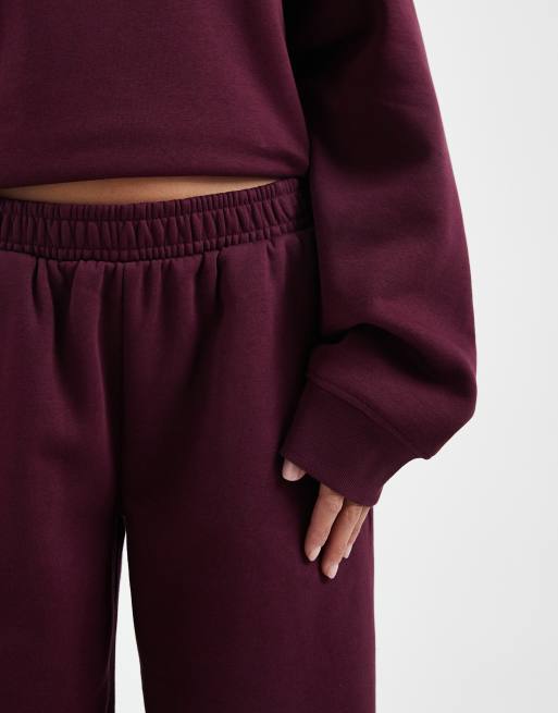ASOS DESIGN Petite – Jogginghose in Pflaume mit weitem Bein und weicher Innenseite, 3 von 5