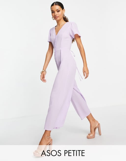 ASOS DESIGN Petite Jumpsuit aus Blasenkrepp in Flieder mit Knopfleiste vorne ASOS