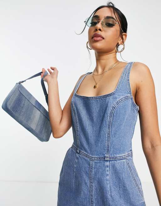 ASOS DESIGN Petite - Jumpsuit i mellemvasket denim med lange brede ben, 4 af 4