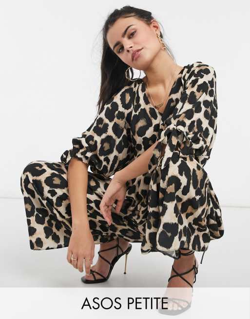 ASOS DESIGN Petite - Jumpsuit i smock-modell med ...