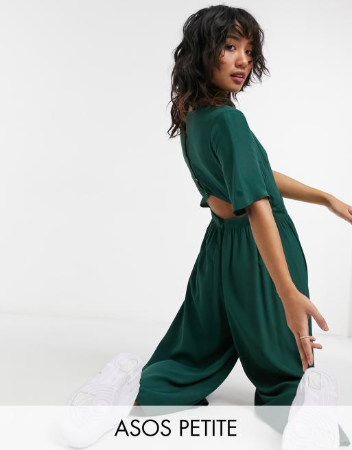 ASOS DESIGN Petite Jumpsuit mit Knopfverschluss hinten in Tannengrun ASOS