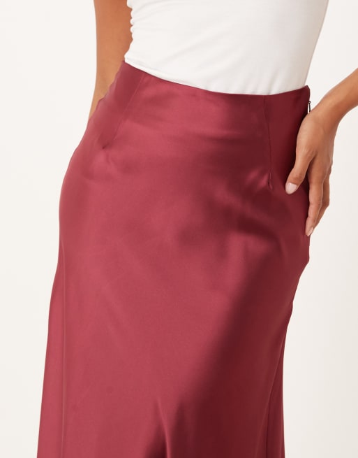 ASOS DESIGN Petite - Jupe longue drapée volumineuse en satin - Cerise chocolat, 5 de 5