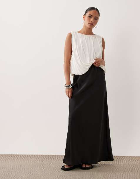 ASOS DESIGN Petite jupe longue en satin coupée en biais noire - view 1