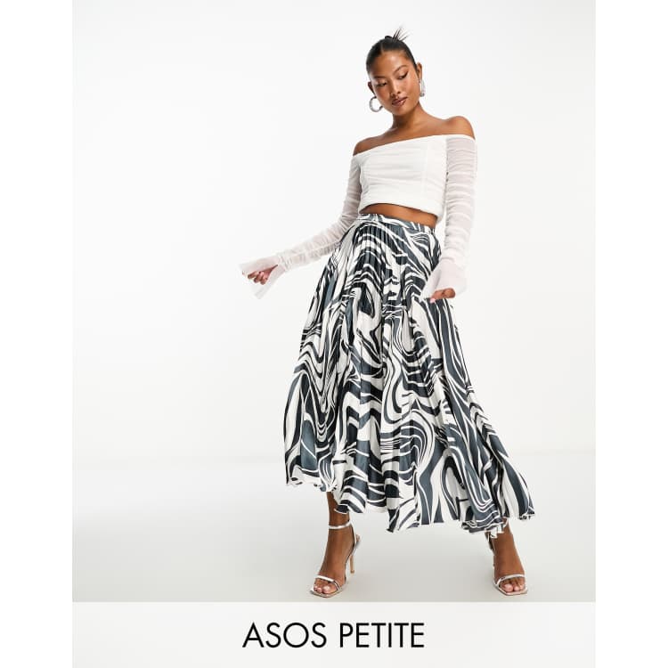 ASOS DESIGN Petite Jupe mi longue plissee effet satine a imprime zebre Noir et blanc ASOS