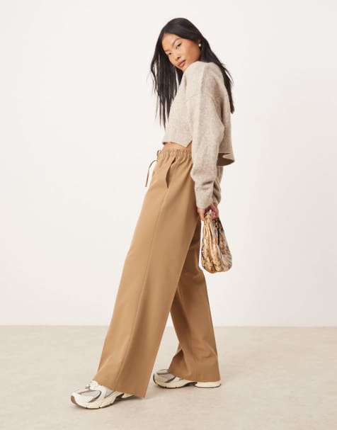 ASOS DESIGN Petite – Kamelfärgade, figursydda byxor med resårmidja - view 1