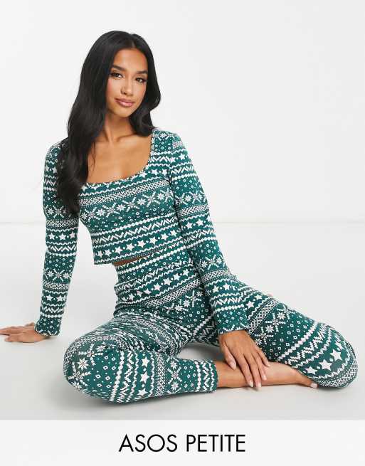 ASOS DESIGN Petite - Kerstmis - Pyjamaset van top met lange mouwen en vierkante hals en legging in groen met fairisle-motief