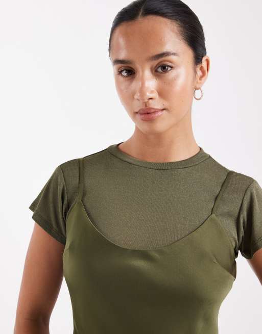 ASOS DESIGN Petite - Khaki 2-i-1 T-shirt-midikjole i satin med cami-stropper, 4 af 4