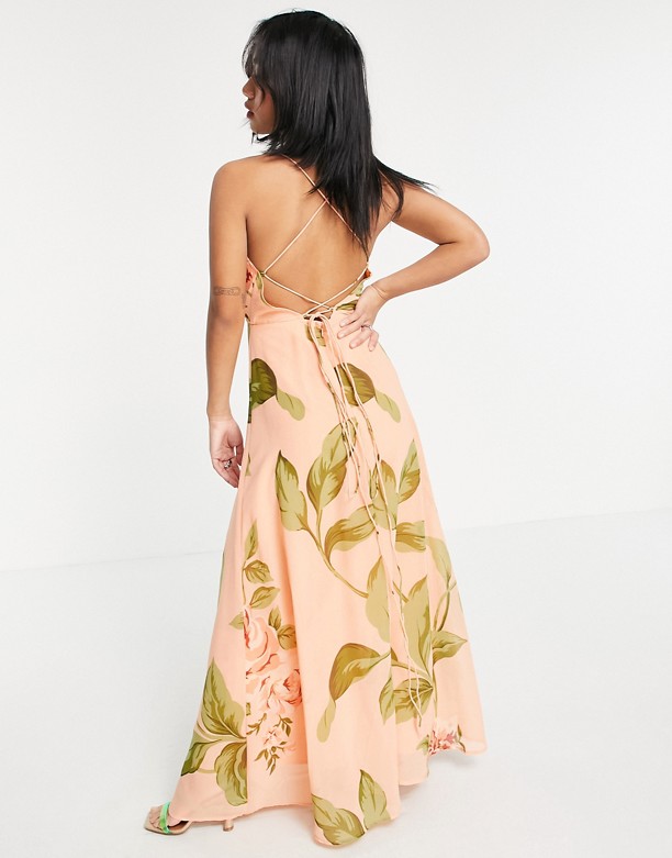  Niedrogie ASOS DESIGN Petite – Kopertowa sukienka maxi na ramiączkach z wiązanym tyłem i wzorem w duże kwiaty Kwiatowy wzÓr