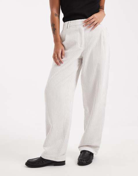 ASOS DESIGN Petite – Kremowe sztruksowe spodnie z dopasowanymi nogawkami - view 1
