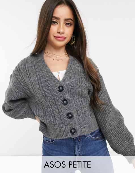 ASOS DESIGN Petite – Kurz geschnittene Strickjacke mit Zopfmuster und voluminösen Ärmeln
