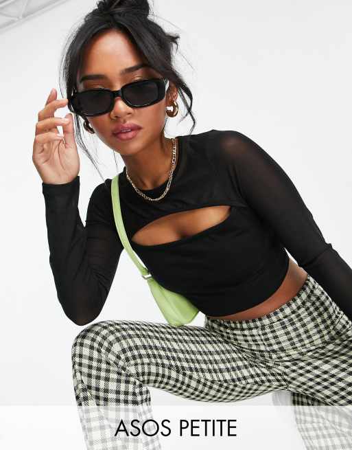 ASOS DESIGN Petite – Kurz geschnittenes Oberteil mit Zierausschnitt in Schwarz