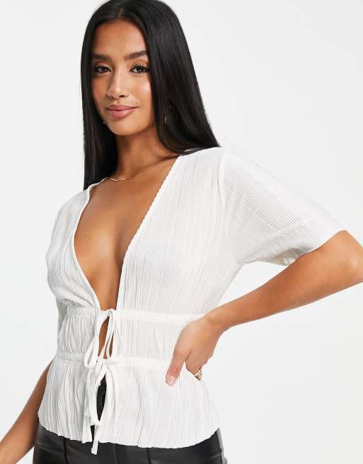 ASOS DESIGN Petite – Kurzärmliges Oberteil in Ecru mit plissiertem Detail, 3 von 4